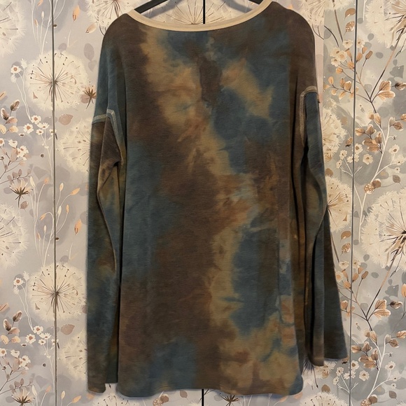 7th Roy Long Sleeve Top - Picture 2 of 4